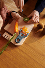 PERTENSE PEELER & KNIFE SET- WHALE BLUE